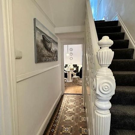 Victorian/Modern House Villa นิวพอร์ต ภายนอก รูปภาพ