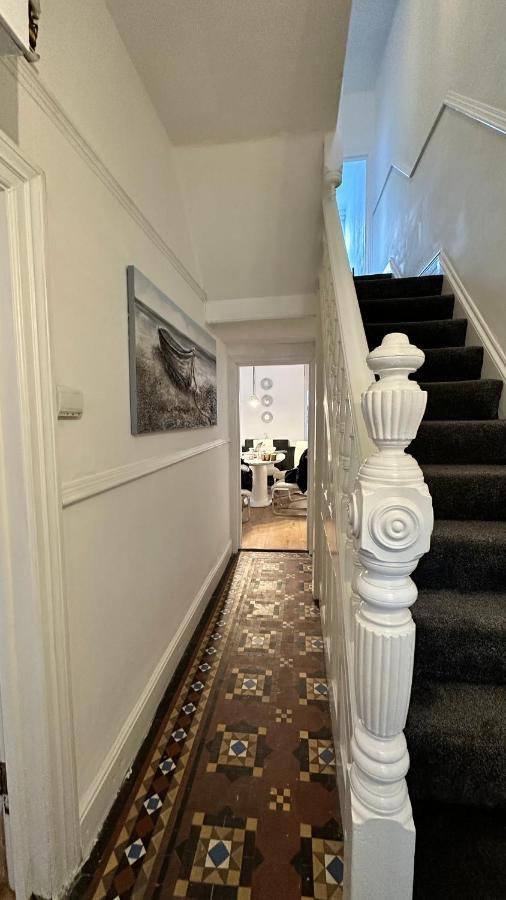 Victorian/Modern House Villa นิวพอร์ต ภายนอก รูปภาพ
